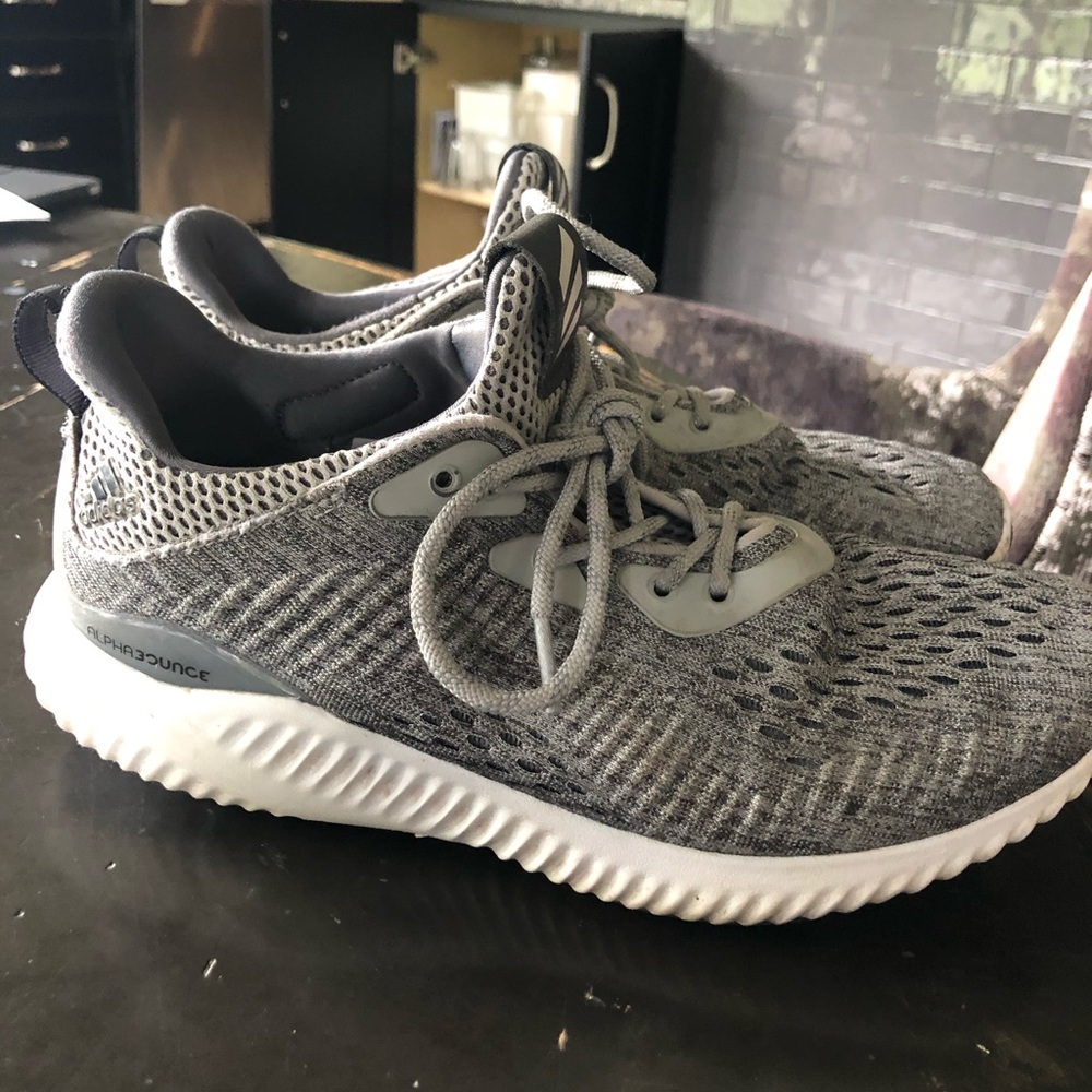 Adidas Alphabounce 3 bounce tennis shoes